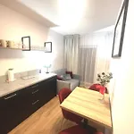 Premium Atal Square-free Parking Space In The Garage Apartment