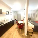 Premium Atal Square-free Parking Space In The Garage Apartment