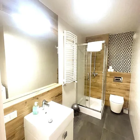 Premium Atal Square-free Parking Space In The Garage شقة