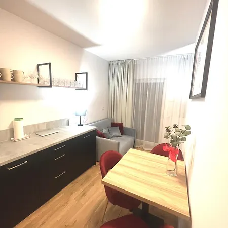 Premium Atal Square-free Parking Space In The Garage Apartamento