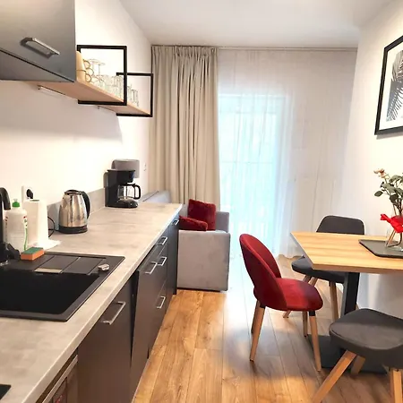 Premium Atal Square-free Parking Space In The Garage Apartamento